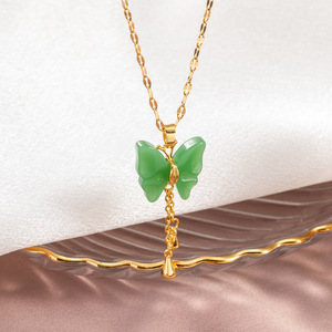 Collana con ciondolo a farfalla in giada verde naturale in acciaio al titanio senza dissolvenza collana a farfalla in acciaio inossidabile per la famiglia - Product Image 4