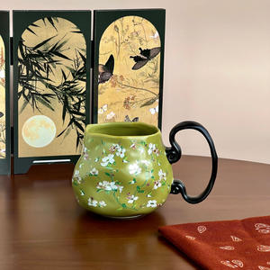 แก้วกาแฟเซรามิกแบบใช้แล้วทิ้งลายดอกไม้เล็กๆ สไตล์ชนบทสีเขียวภูเขาสดชื่น สำหรับงานปาร์ตี้ รุ่นโมเดิร์น 2025 - Product Image 5