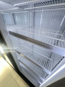 Vitrines réfrigérées de haute qualité à 1, 2, 3 ou 4 portes, avec grand ventilateur et design à ailettes en aluminium - Product Image 4