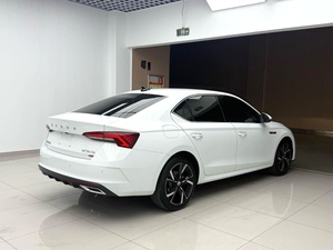 Skoda <span class=keywords><strong>Octavia</strong></span> 2023 <span class=keywords><strong>d</strong></span>'<span class=keywords><strong>occasion</strong></span>, berline automatique 2 roues motrices, conduite à gauche, modèle Pro - Product Image 2