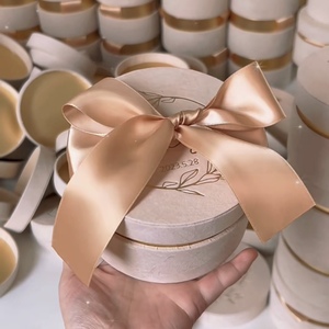 Confezione <span class=keywords><strong>Regalo</strong></span> di Lusso a Cilindro in Velluto Champagne con Logo Personalizzato, Elegante Scatola a Tubo Tonda Grande e Vuota per Confetti di Nozze con Nastro - Product Image 6