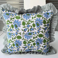 Housse de coussin en coton bohème faite à la main avec imprimé floral en bloc, coussins décoratifs de luxe, coussins bohèmes à volants