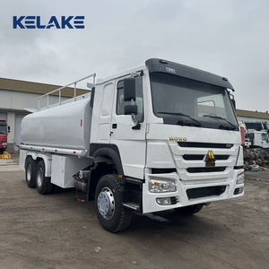 Camion-citerne à eau CNHTC 3040 6X4 Diesel Transmission manuelle Euro 5 avec moteur de 371 cm³ - Product Image 2