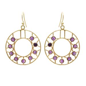 Pendientes redondos de latón chapado en oro con amatista al por mayor de la India, pendientes de filigrana con múltiples piedras preciosas - Product Image 1