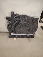 Diverses pierres tombales anciennes en granit sculpté avec motif de rose pour cimetières, tombes et monuments