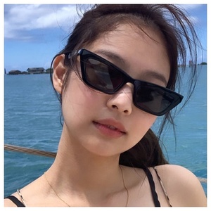 Nouvelle mode lunettes <span class=keywords><strong>de</strong></span> <span class=keywords><strong>soleil</strong></span> carrées œil <span class=keywords><strong>de</strong></span> chat petites lunettes anti UV classiques pour femmes lunettes <span class=keywords><strong>de</strong></span> <span class=keywords><strong>soleil</strong></span> bon marché vente en gros d'usine - Product Image 1