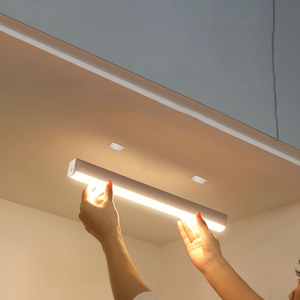 USB Wiederauf ladbare magnetische Schrank leuchte Magnetische <span class=keywords><strong>LED</strong></span> unter dem Schrank Lichtsensor Smart <span class=keywords><strong>LED</strong></span> Licht für Küchen schrank - Product Image 1