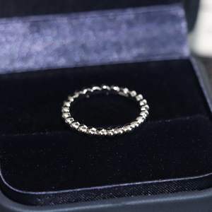 Anillo de Plata de Ley S925 con Cuentas Circulares para Mujer, Diseño Moderno con Incrustaciones para Combinar en Capas, Anillo Versátil con Cuentas Redondas Pequeñas - Product Image 3