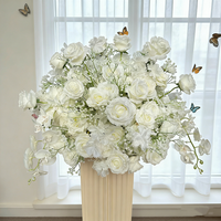 Boules de fleurs artificielles en soie blanches modernes de haute qualité et durables pour la décoration d'événements de mariage