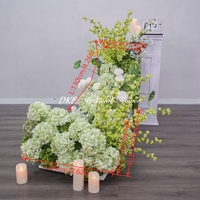 Décoration de mariage très demandée : rangée de fleurs artificielles d'hortensia vertes en soie pour la table des mariés