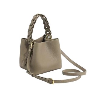 Borsa a Secchiello con Motivo Litchi 2026 - Borsa in Pelle Artigianale con <span class=keywords><strong>Design</strong></span> Texturizzato <span class=keywords><strong>e</strong></span> alla <span class=keywords><strong>Moda</strong></span> per Donne - Product Image 3