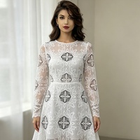 Tissu en dentelle de mousseline blanc brodé floral ajouré à motifs floraux pour robe de mariée, voile et rideau