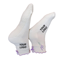 Chaussettes de sport personnalisées en gros avec logo brodé OEM, à volants, antidérapantes, séchage rapide, respirantes, pour l'automne, style nœud élégant, pour le yoga