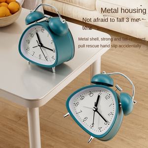 Réveil pour <span class=keywords><strong>étudiant</strong></span>s et personnes <span class=keywords><strong>âgée</strong></span>s 2025 Nouveau corps en métal Affichage LED Réveil puissant Charge silencieuse <span class=keywords><strong>Chambre</strong></span> et salon - Product Image 2