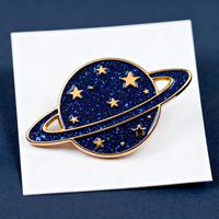 Épinglette personnalisée en émail Ciel Étoilé Galaxie, Badge Métallique Personnalisé Planète Plume Avion Arc-en-ciel Flocon de Neige Thème Vin
