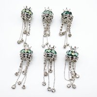 Pendentif Selina Crystal élégant en forme de couronne, décoré de pompons et de perles de verre, avec strass à coudre pour sacs et colliers