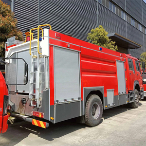 Camion de lutte contre l'incendie HOWO 4X2, citerne à eau et mousse de 3001-5000L, pompe diesel, transmission manuelle, EURO 5, neuf - Product Image 3