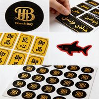 Autocollants en vinyle personnalisés OEM/ODM avec logo de marque, imperméables, recyclables, design holographique unique, découpés à la forme pour écouteurs et ordinateurs