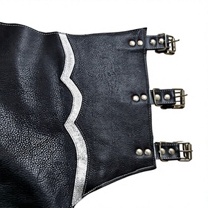 Chaps de Rodeo Professionnels Unisexe en Cuir Tressé Taille Haute pour la Rodeo sur Bœuf - Longueur Intégrale Sans Manches Noir Blanc Floral avec Franges et Broderies - Product Image 2