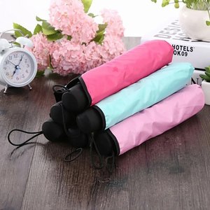 Paraguas plegable Manual portátil que florece en lata de agua logotipo personalizado recubierto de pegamento negro Mini paraguas UV de peso ligero para mujeres - Product Image 6