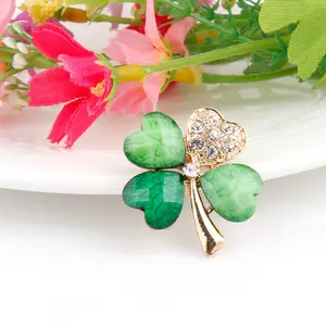 Hoge Kwaliteit Licht Groen Blad Kristal Ierse Klaver Broche Reverskraag Pins Voor Mannen Of Vrouwen