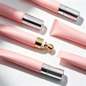 Brillo labial vegano transparente con sabor a frutas, voluminizador de labios, aceite labial con tinte de frutas, etiqueta privada, en tubo rosa con aplicador de masaje. - Product Image 6
