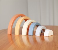 Prix bas Jouet éducatif empilable arc-en-ciel pour enfants Tour de blocs empilables arc-en-ciel en bois pour bébé