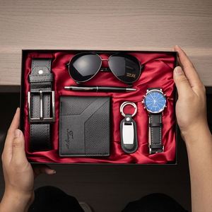 ชุดของขวัญส่งเสริมการขายพร้อมโลโก้สั่งทำสำหรับผู้ชาย กระเป๋าสตางค์ พวงกุญแจ ปากกา 3-in-1 สินค้ามาแรงปี 2026 จากซัพพลายเออร์  สินค้ามาใหม่ - Product Image 2