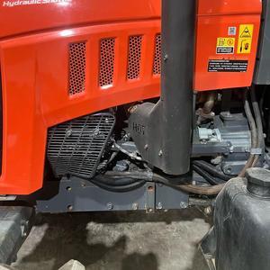 Tractor Kubota 954Kq de Segunda Mano con Tracción en las Cuatro Ruedas, en Excelentes Condiciones, Ideal para Uso en Zonas Rurales y Agrícolas, a Bajo Precio - Product Image 5