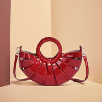 Sac fourre-tout JIOMAY pour femme, en cuir PU ajouré, forme demi-lune, sac à bandoulière avec chaînes métalliques, sac à main magnétique de luxe tendance