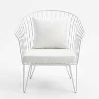 Ensemble de canapés élégants en fil métallique avec canapé triple et fauteuils individuels pour événements de mariage de luxe et aménagement de salons