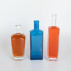 OEM ODM de luxe vide carré rond bleu Transparent 500ml 700ml 750 ml Tequila Gin ron liqueur verre spiritueux bouteilles avec couvercles en liège