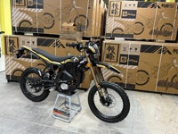 2026 SurRon Ultra Bee 24.5kW 520Nm Sepeda Motor Listrik Off-road 92kg 74V 60Ah Jarak Tempuh 115km Suspensi 240mm Segala Medan untuk Dewasa