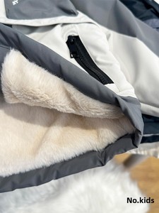 Veste en coton doublée polaire pour garçons, nouveau modèle hiver 2026, vêtements de travail élégants pour enfants, manteau à capuche épaissi, manteau chaud en coton - Product Image 4