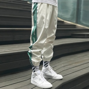 Nouveauté Pantalons décontractés en nylon pour hommes Track Runners avec bande réfléchissante 3M Unisexe Hip Hop Pantalons de mode pour hommes - Product Image 3