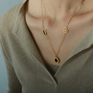 Collier pendentif en acier inoxydable, or, motif floral rond géométrique, chaîne de clavicule pour usage quotidien, pour femmes - Product Image 1