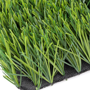 La césped artificial impermeable es adecuada para campos deportivos, patios traseros y jardines, y es ecológica y duradera. - Product Image 3