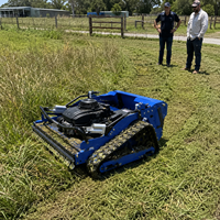Tondeuse robot industrielle avec coupe de 550 mm, moteur à essence de 224 cm³ et réglage de hauteur à distance pour herbe haute et sèche