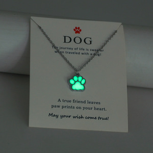 Moda verde azul que brilla en la oscuridad encanto luminoso mascota perro pata colgante collar joyería para mujer - Product Image 3