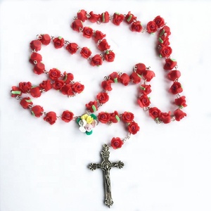 Rosario Cattolico in Argilla Polimerica Rossa, Bellissimo Rosario con Perle in Ceramica Morbida, Rosario con Perle a Fiore - Product Image 2