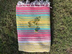 Serviette de plage mexicaine géométrique en coton tissé avec franges, tapis de pique-nique et couverture de yoga pour activités de plein air, camping et plage - Product Image 3