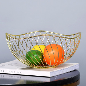 Corbeille à fruits en métal de conception antique en forme de demi-boule avec finition plaquée or, parfaite pour un affichage élégant et un rangement élégant - Product Image 1