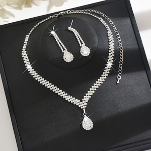 طقم مجوهرات نسائي جديد لعام <span class=keywords><strong>2026</strong></span> من النحاس الخالي من الرصاص، أقراط لامعة وقلادات بحجر الراين على شكل قطرة ماء، طقم للذكرى السنوية - Product Image 4