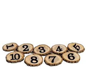 Numeri di tavola di arti del mestiere di legno che appendono centrotavola di legno della fetta di legno per la decorazione di nozze