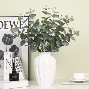 Feuilles d'eucalyptus artificielles Ruilisi 80cm, plante en plastique et soie verte pour décorations de maison et de mariage - Product Image 4