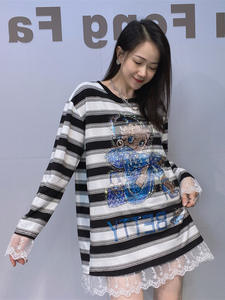 T-shirt Nera <span class=keywords><strong>e</strong></span> Bianca <span class=keywords><strong>a</strong></span> <span class=keywords><strong>Righe</strong></span> Casual in Cotone Elasticizzato da <span class=keywords><strong>Donna</strong></span>, Lunghezza Media, Stile Coreano, con Inserti in Pizzo, Vestibilità Ampia, Primavera Autunno - Product Image 1