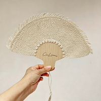 Nicro nouveau Design Souvenirs retour cadeau fête de mariage faveurs danse Performance manche en bois ventilateurs à main Unique artisanat ventilateur fait main
