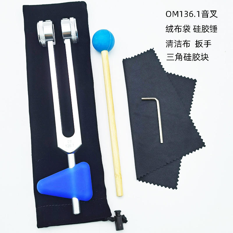 กระเป๋าสีดำ+ค้อนสีน้ำเงิน+บล็อกสามเหลี่ยม