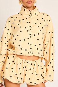Set 2 Pezzi Personalizzato: Giacca Oversize a Collo Alto con Pois Gialli e Pantaloncini Puffball, Giacca Antivento Corta, Vendita all'Ingrosso OEM - Product Image 4