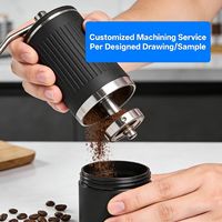 Service de fabrication sur mesure de meuleuses à café manuelles en acier inoxydable usiné CNC, avec conception antidérapante, usinage par électroérosion à fil et brochage.